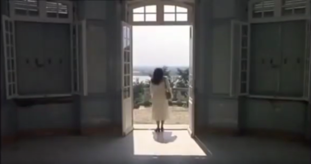 L’actrice Carole Laure, face à l’estuaire depuis le Château Poyanne. Capture d’écran du film La Menace, 1977.