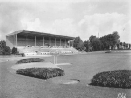Le stade Jean-Dauger de Bayonne, avec sa piste cycliste dans les années 1960.