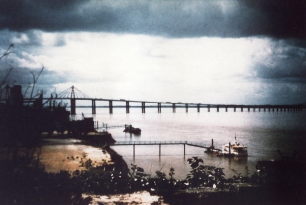 Simulation d’un pont en amont de Blaye, depuis la citadelle. Étude DDE Gironde, 1983