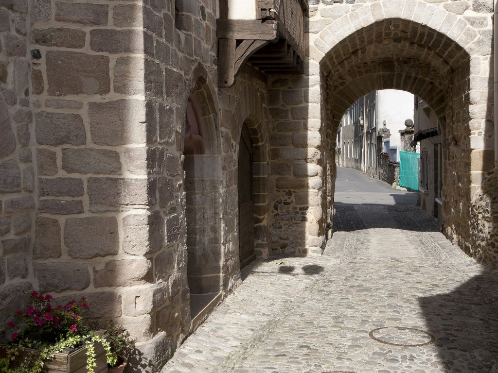 Porte de l'ancienne enceinte fortifiée de Beaulieu © Région Nouvelle-Aquitaine, Inventaire général du patrimoine culturel, P. Rivière