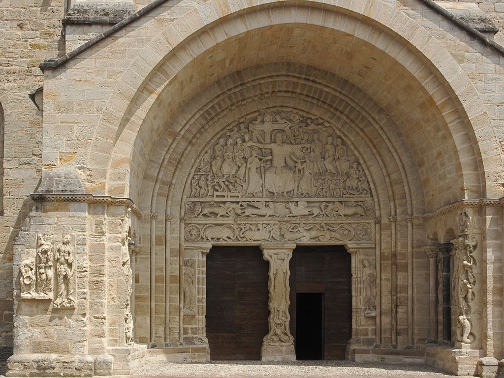 Portail sculpté de l'abbatiale de Beaulieu sur Dordogne © CRT Nouvelle-Aquitaine