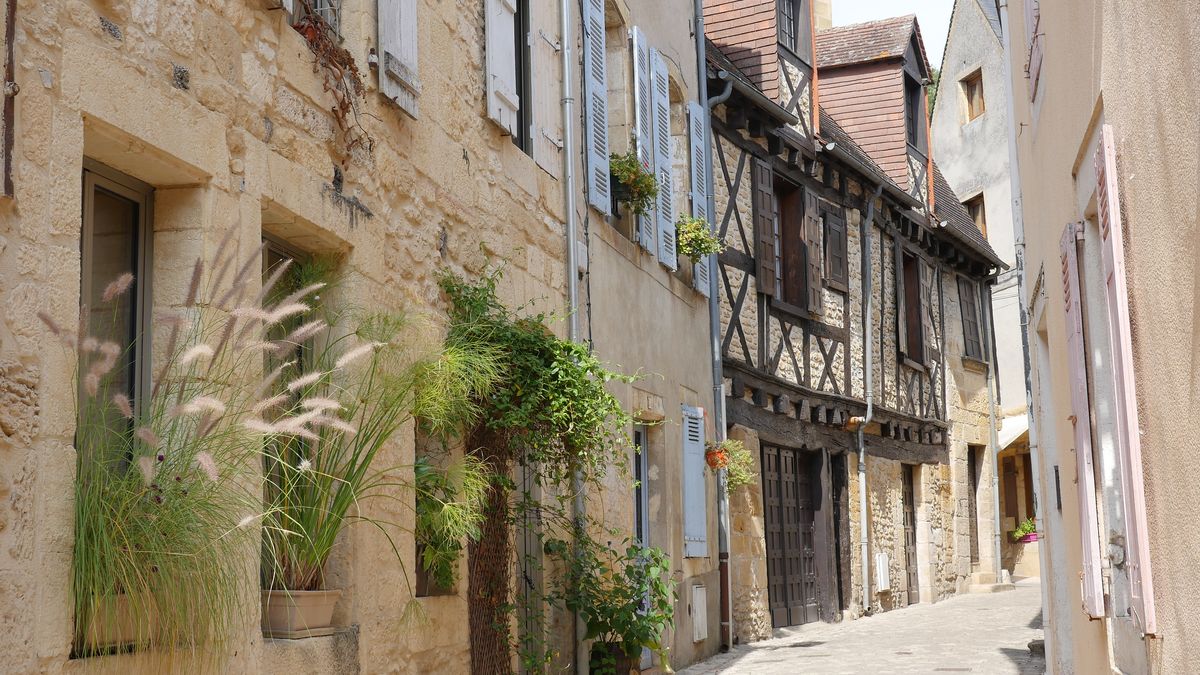 Une rue de Montignac © Région Nouvelle-Aquitaine, Inventaire Général du Patrimoine Culturel, J. Chalard-Deschamps