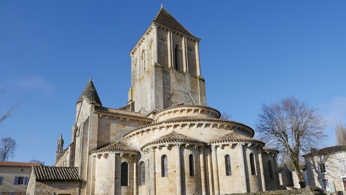 Chevet de l'église Saint-Hilaire de Melle © Région Nouvelle-Aquitaine, inventaire général du patrimoine culturel, J. Chalard-Deschamps