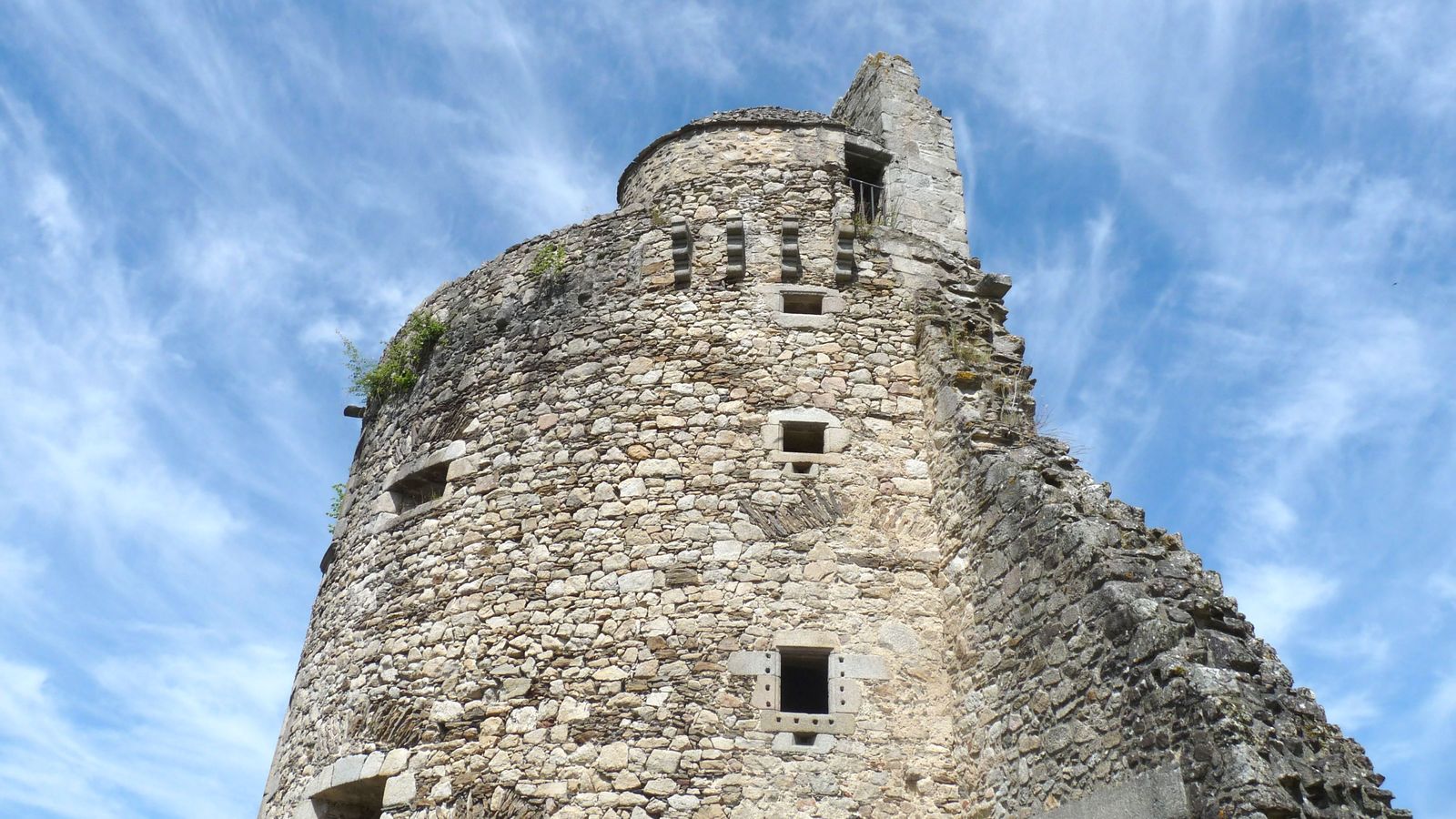 Tour elliptique du château des Cars © Région Nouvelle-Aquitaine, Inventaire Général du patrimoine culturel, J. Chalard-Deschamps