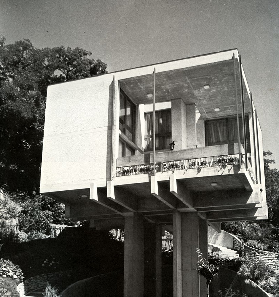 Maison Girard, Le Plessis-Robinson, Pierre Sirvin. (Architecture d’Aujourd’hui, 1972).