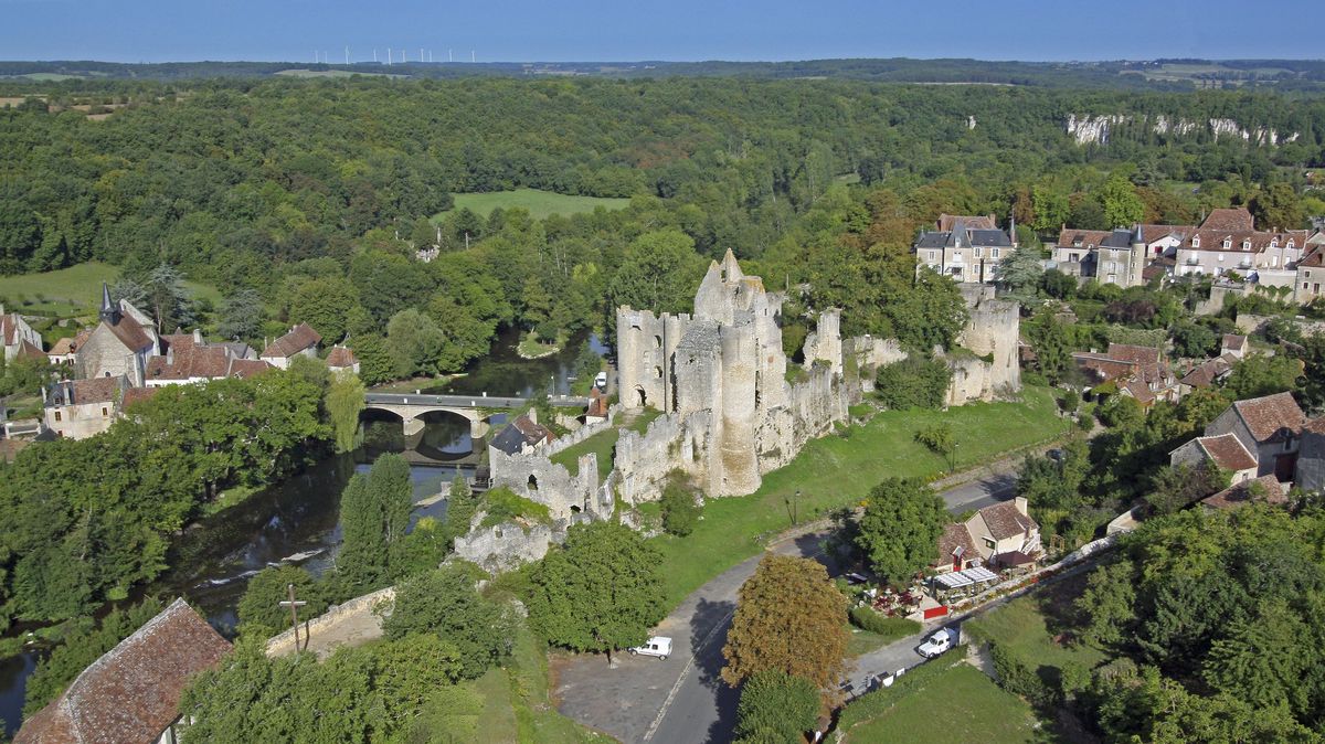 Vue aérienne du château d'Angles sur l'Anglin © Région Nouvelle-Aquitaine, Kestu