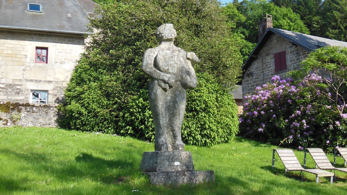 Sculpture Le Berger de Saint Genest par Pierre Digan © Région Nouvelle-Aquitaine, inventaire général du patrimoine culturel, J. Chalard-Deschamps