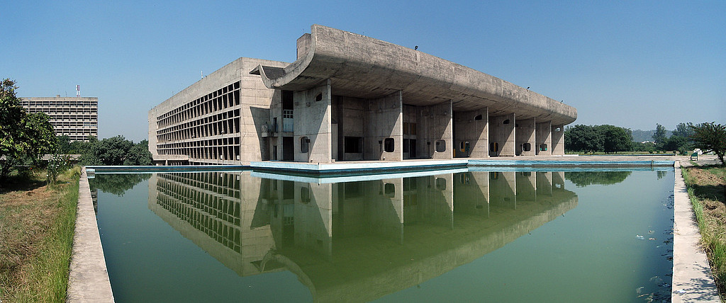 Le palais du Parlement à Chandigarh (Inde) par le Corbusier © CC Duncid