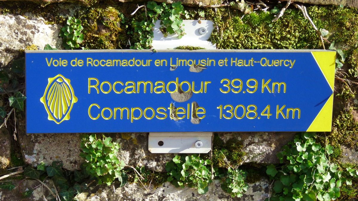 Panneau indicateur de la voie Bénévent-Rocamadour © Région Nouvelle-Aquitaine, Inventaire général du patrimoine culturel, J. Chalard-Deschamps