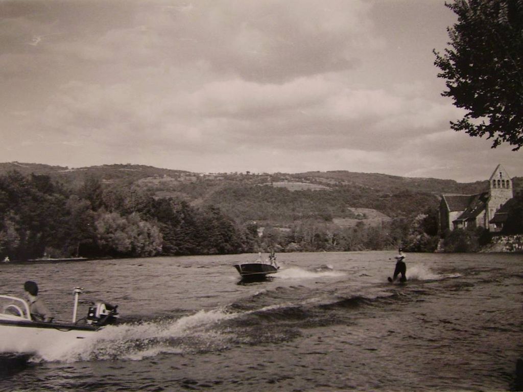 Ski nautique sur la Dordogne dans les années 1960 © Fonds privé, droits réservés