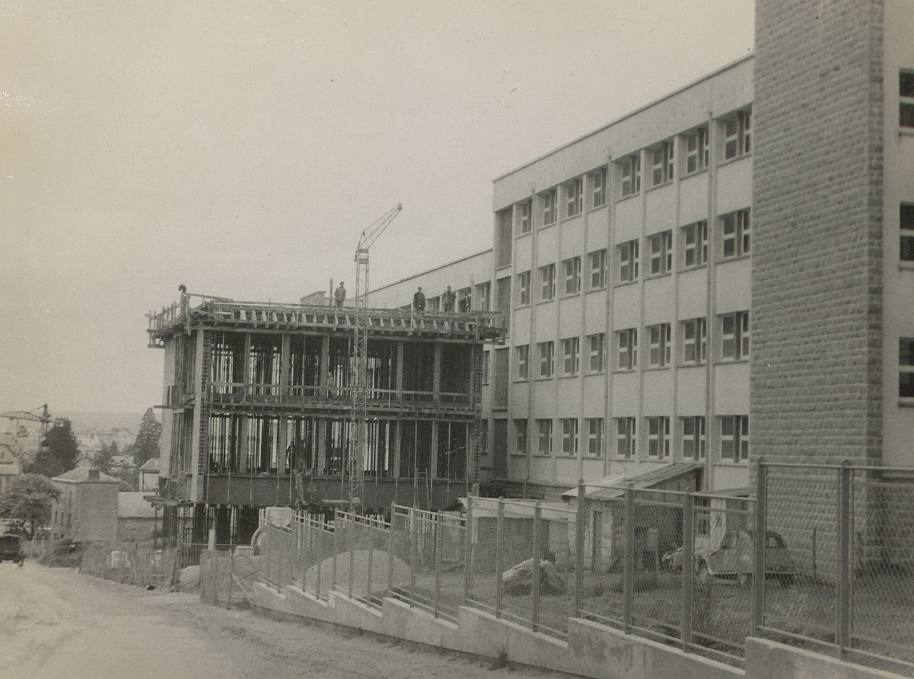 Construction du lycée Renoir (c) Archives municipales, 6Fi3766