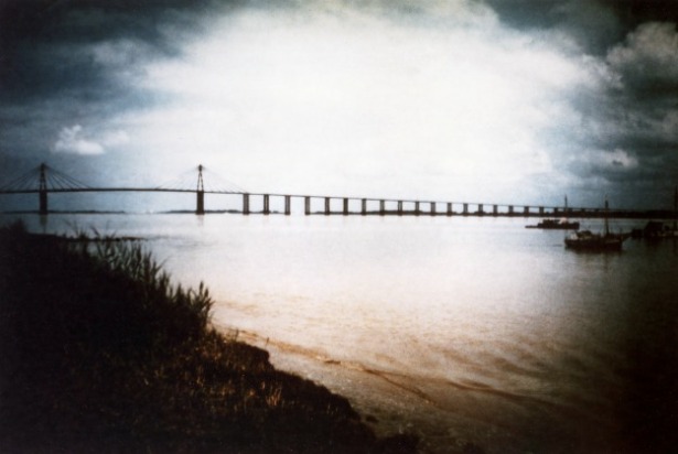Simulation d’un pont en amont de Blaye, depuis la rive médocaine. Étude DDE Gironde, 1983