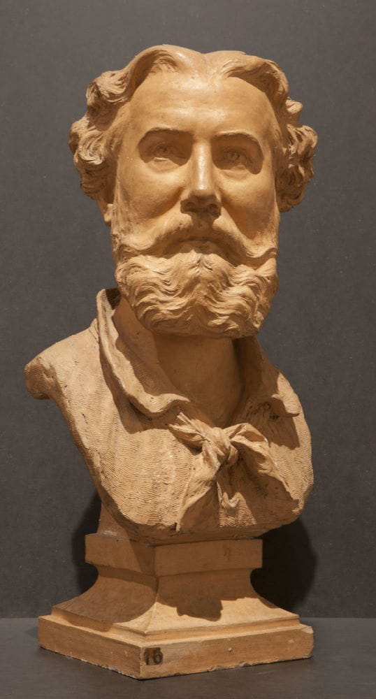 Buste en terre cuite d’Antonin Proust réalisé par Baptiste Baujault. Musée Bernard d’Agesci de Niort. © Aliénor.org, musées de la Communauté d’Agglomération du Niortais, Renaud Berthrand.