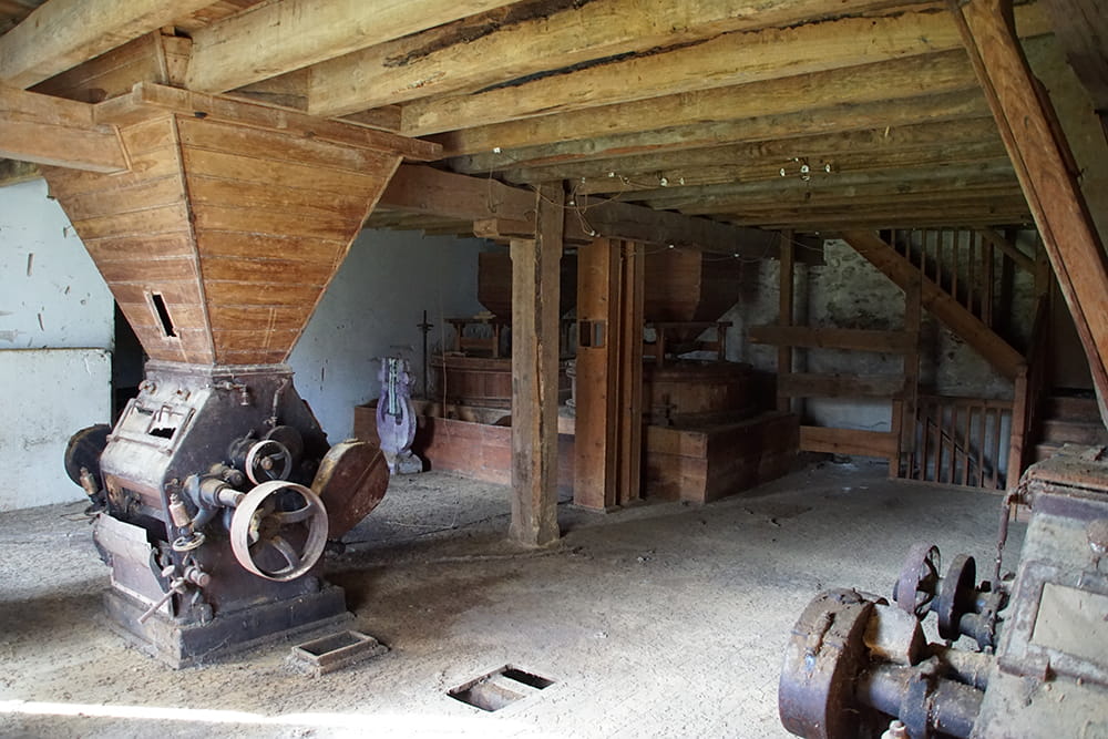 Vue intérieure de l’ancienne minoterie, aménagée après la fermeture des forges. © Inventaire général du patrimoine culturel, PNR des Landes de Gascogne.