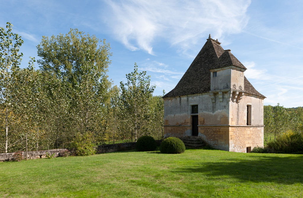 Fig 5 : Château de Losse. Le pavillon à l’angle sud-est du jardin, état actuel (c) Adrienne Barroche, 2017 - Région Nouvelle-Aquitaine, Inventaire général du patrimoine culturel.