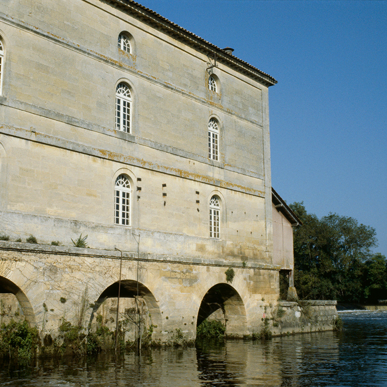 Porchères, Atelier de fabrication : l'élévation aval et le barrage © Région Nouvelle-Aquitaine, Marie Kabouche, 1993