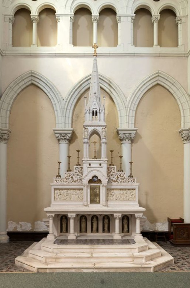 Fig. 7. Louis Saint-Lannes, maître-autel de l’église Sainte-Eugénie de Pontonx-sur-l’Adour, 1887. © Région Nouvelle-Aquitaine, Inventaire général du patrimoine culturel - Adrienne Barroche.