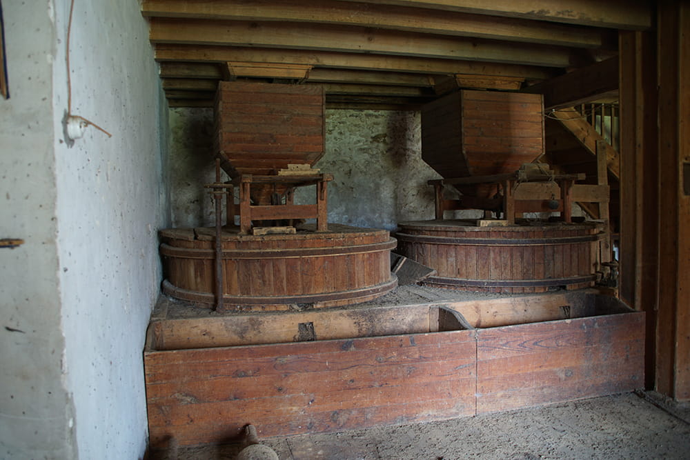 Vue intérieure de l’ancienne minoterie, aménagée après la fermeture des forges. © Inventaire général du patrimoine culturel, PNR des Landes de Gascogne.