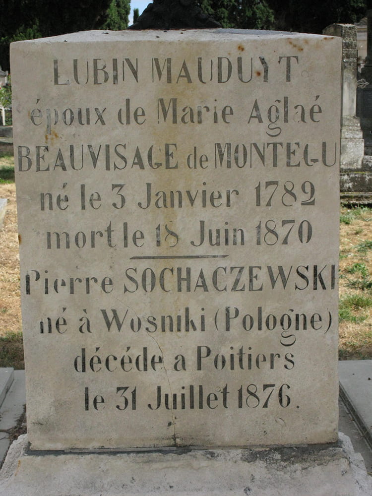 Épitaphe de Pierre Sochaczewski dans le cimetière de Chilvert à Poitiers. Photo Thierry Allard, 2011