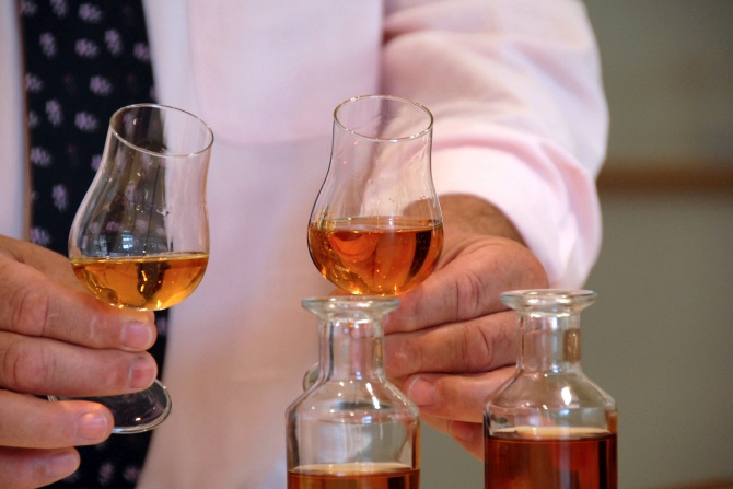 Élaboration de cognac par assemblage. © BNIC/ Stéphane Charbeau.