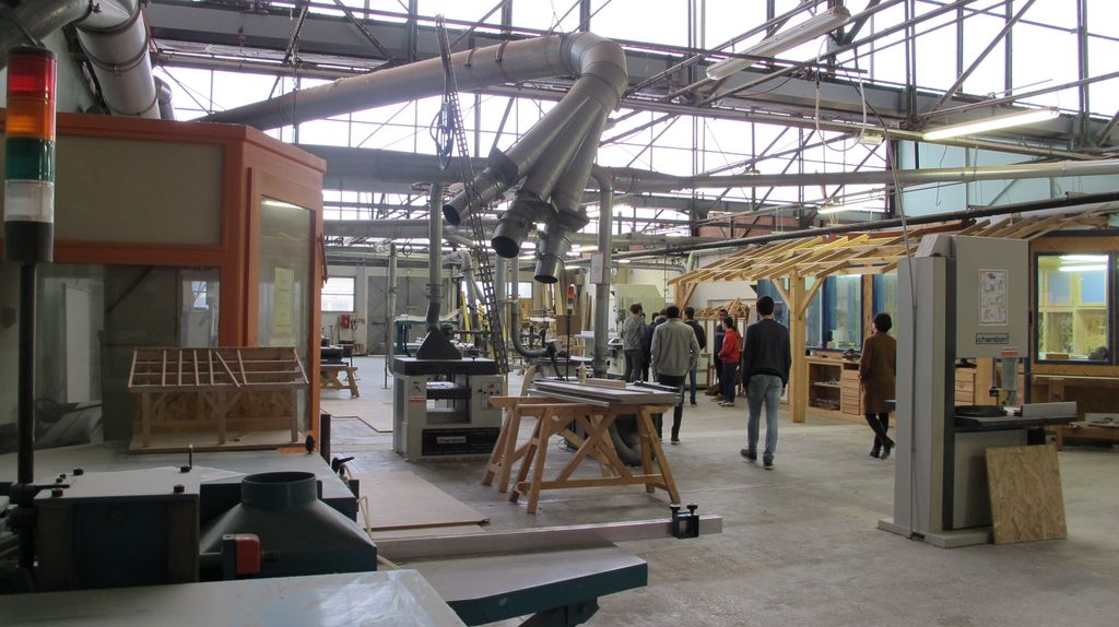 Atelier matériaux et produits du bâtiment. Métiers du bois.