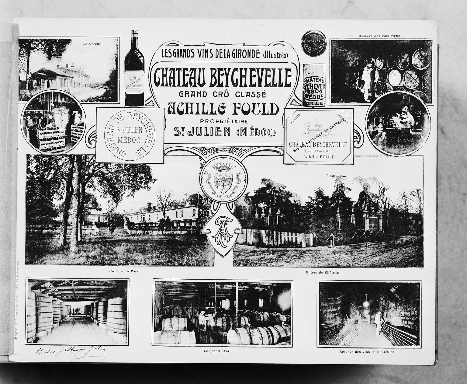 Planche photographique de l'album d'Henry Guillier (1er quart 20e siècle) : représentation de la crèche du domaine.