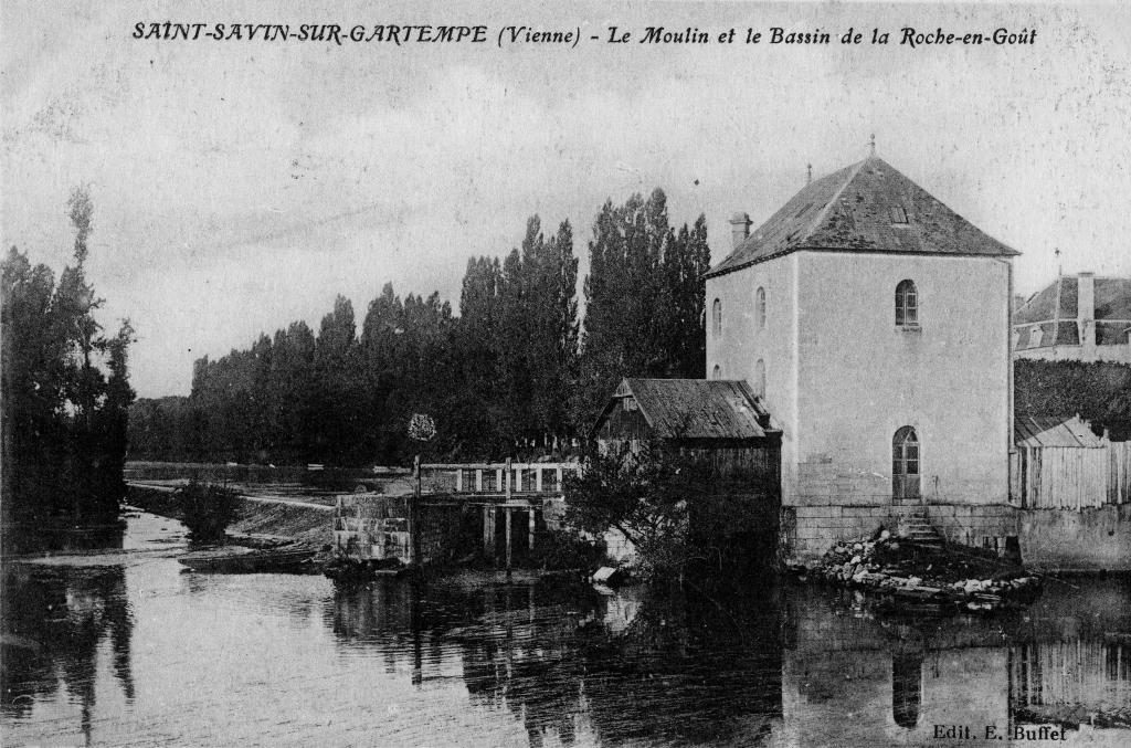 Le moulin et le bassin de la Roche-en-Goût, carte postale ancienne.