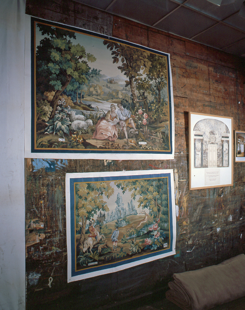 Détail de l'atelier du peintre-cartonnier : le mur pour la mise au carreau et la transposition des modèles.