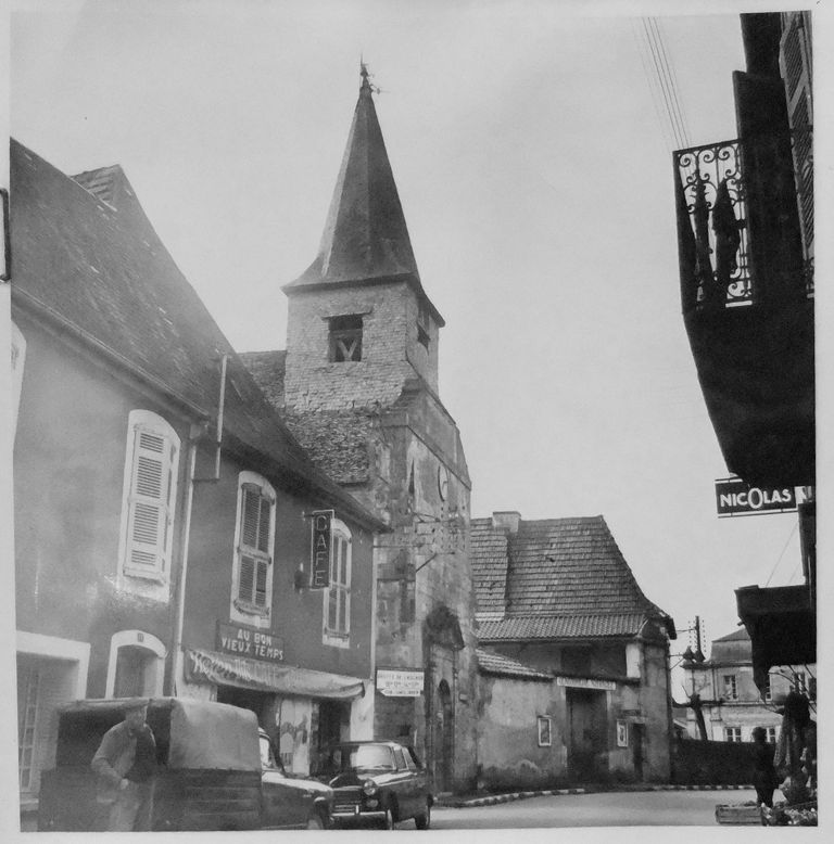 Photographie de l'église du prieuré depuis la rue du Quatre-Septembre, 3e quart du 20e siècle.