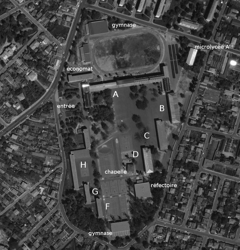 Photographie aérienne, 1969 (IGN). Indications des différents bâtiments. A cette date, le bâtiment B est reconstruit. Le réfectoire et le gymnase (au sud) sont construits.