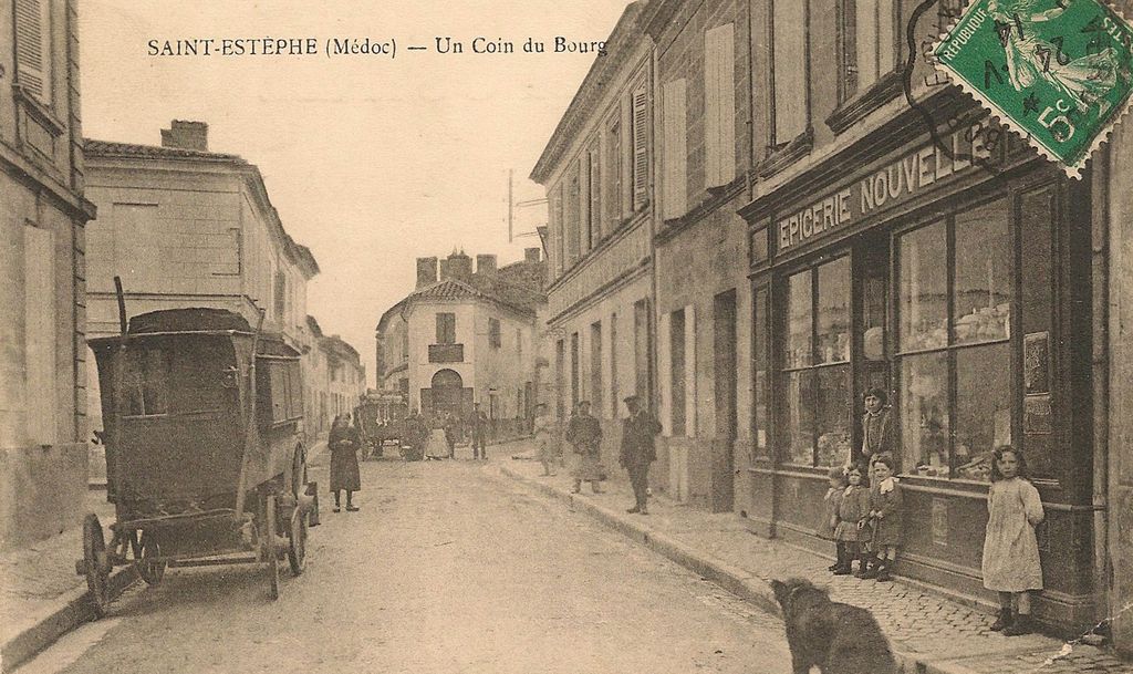 Carte postale, début 20e siècle (collection particulière) : Un coin du bourg.