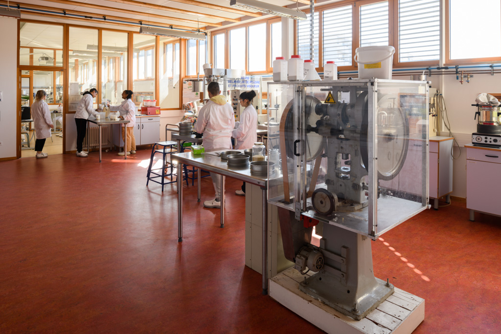 Laboratoire galénique (bac pro PIPAC : Production dans les Industries Pharmaceutique, Agro-alimentaire, Cosmétique)