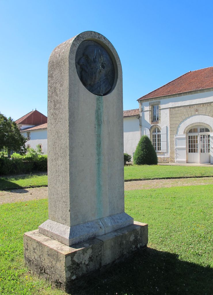 Monument en hommage à Ulysse Gayon.