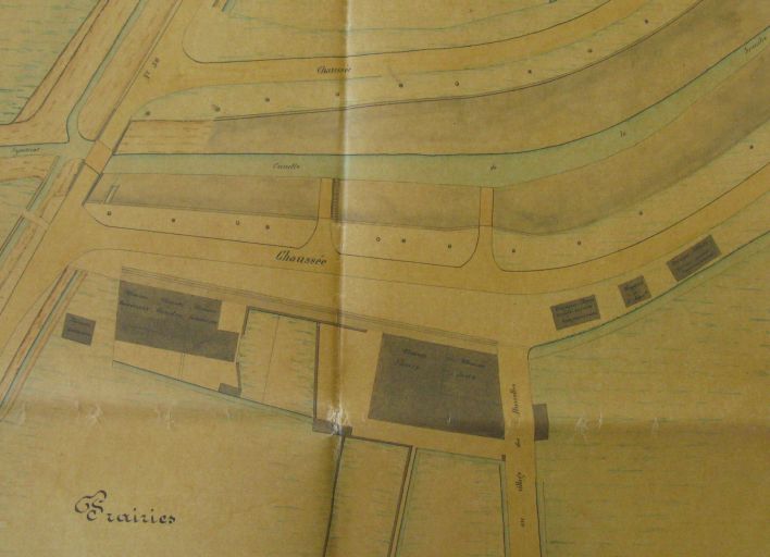 Détail du plan de 1869 : maisons et magasins au bord du port.