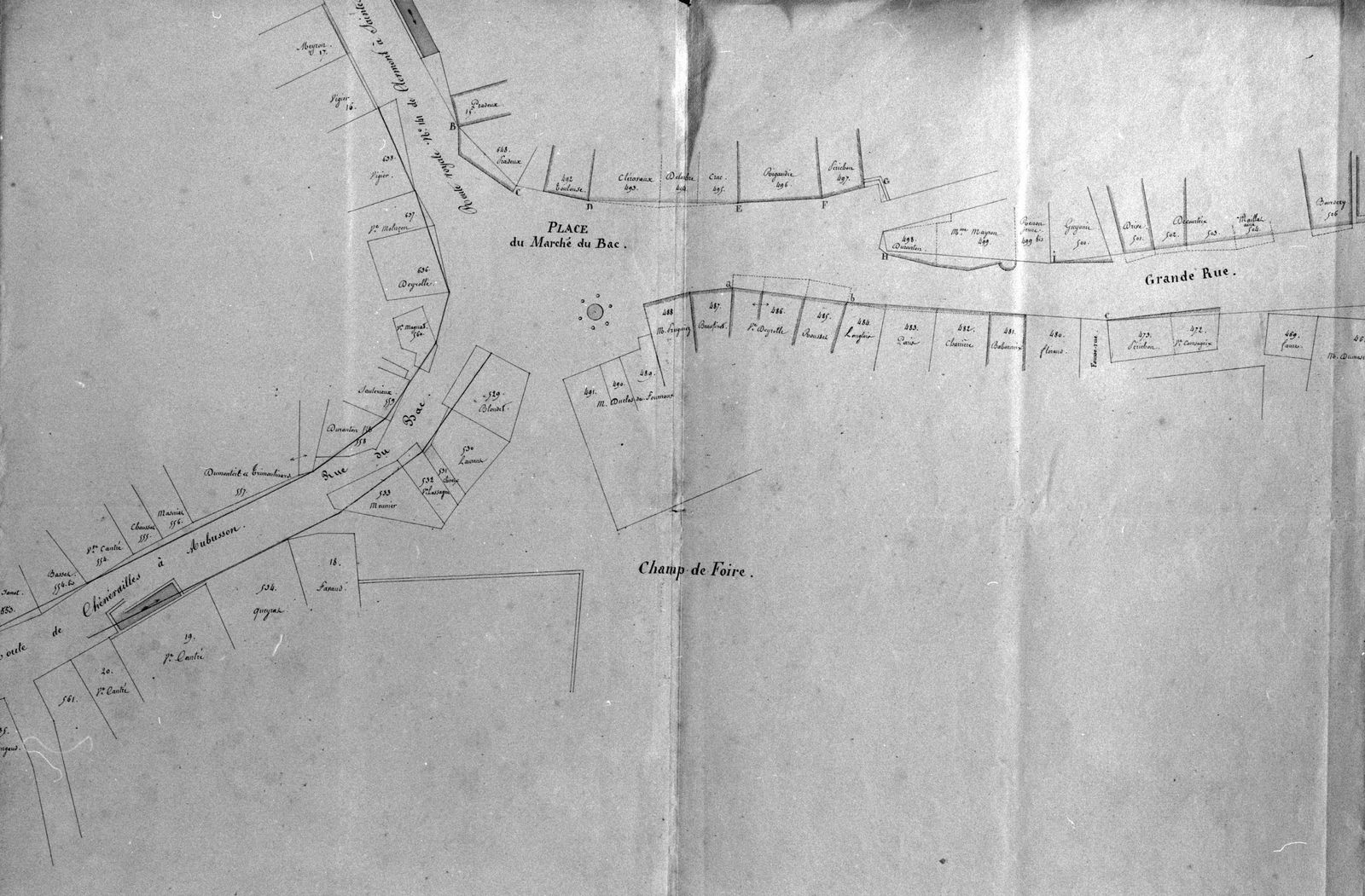 Plan de la traverse d'Aubusson (RN 141 de Clermont à Saintes) et des alignements ordonnés sur cette partie de route dans la Grande Rue, à son extrémité est (1830 - établi par le géomètre Callier) (AC Aubusson) 