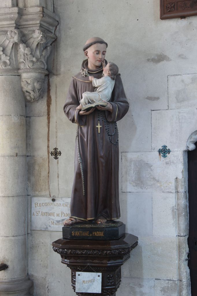 Statue de saint Antoine de Padoue.