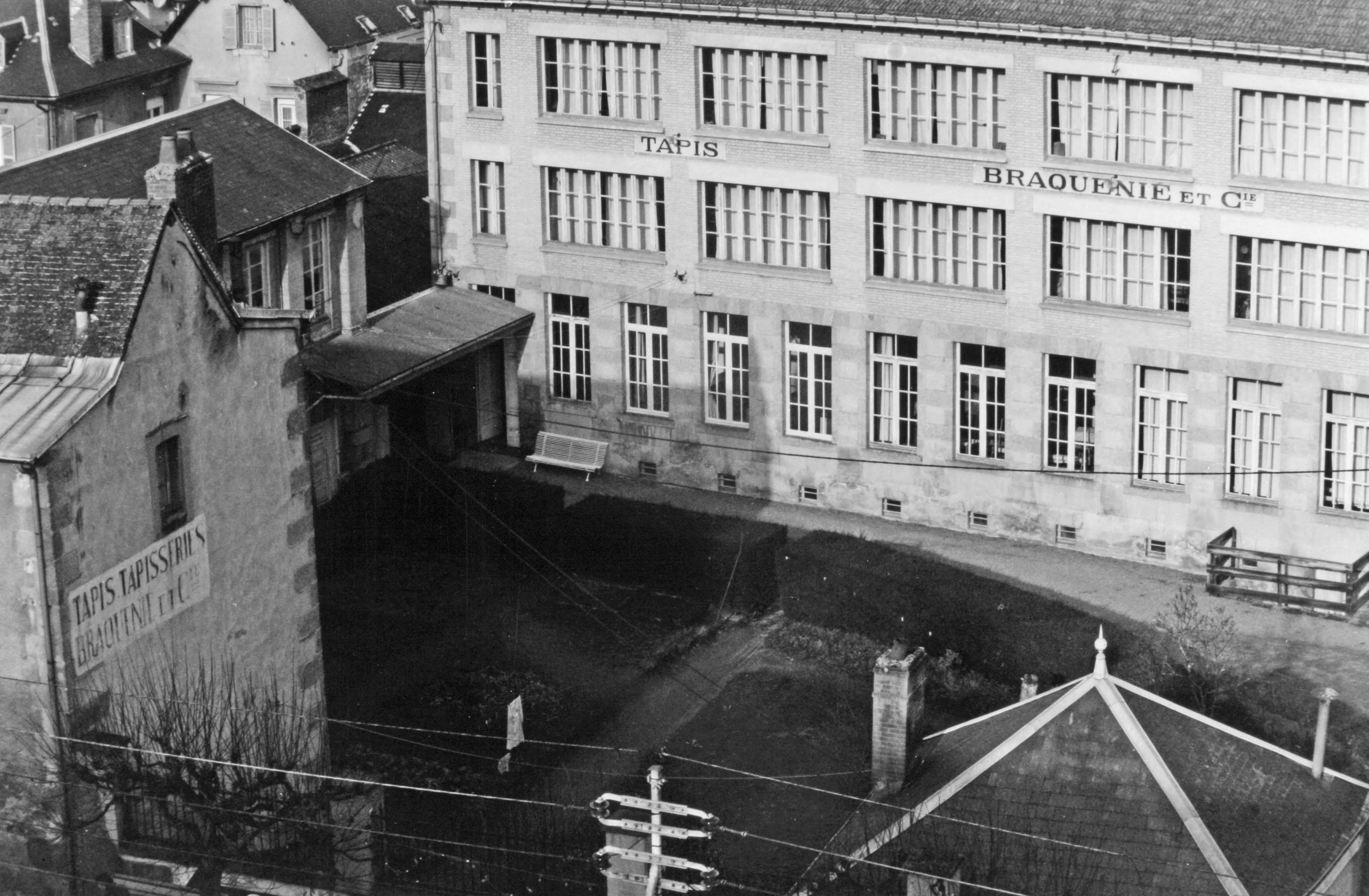 Le bâtiment des ateliers de tissage, élévation sud (reportage photographique de L. Yeghicheyan, 1992, Aubusson, Musée départemental de la Tapisserie)