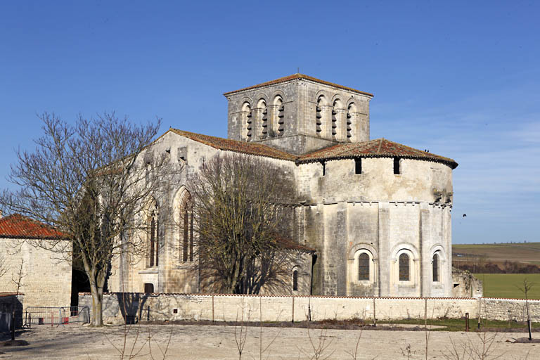 Le chevet de l'église Notre-Dame à Marcillac-Lanville.