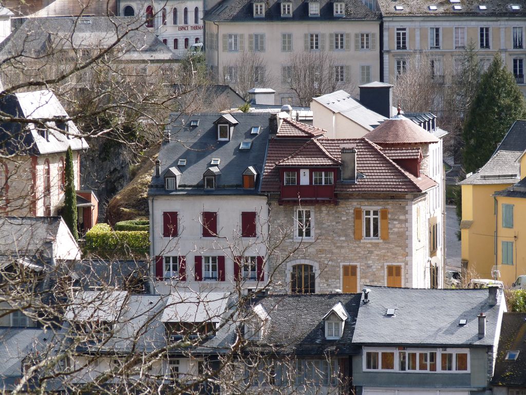 Vue d'ensemble de la maison Grousset (à gauche) et la villa Meunier (à droite).