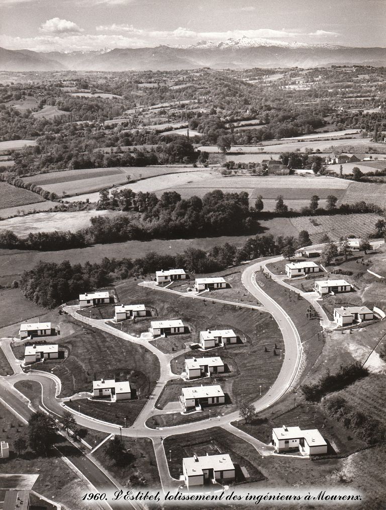 Vue aérienne de l'ensemble du lotissement de l'Estibet en 1960