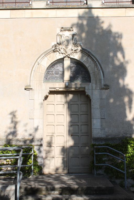 Porte du bras oriental du transept.