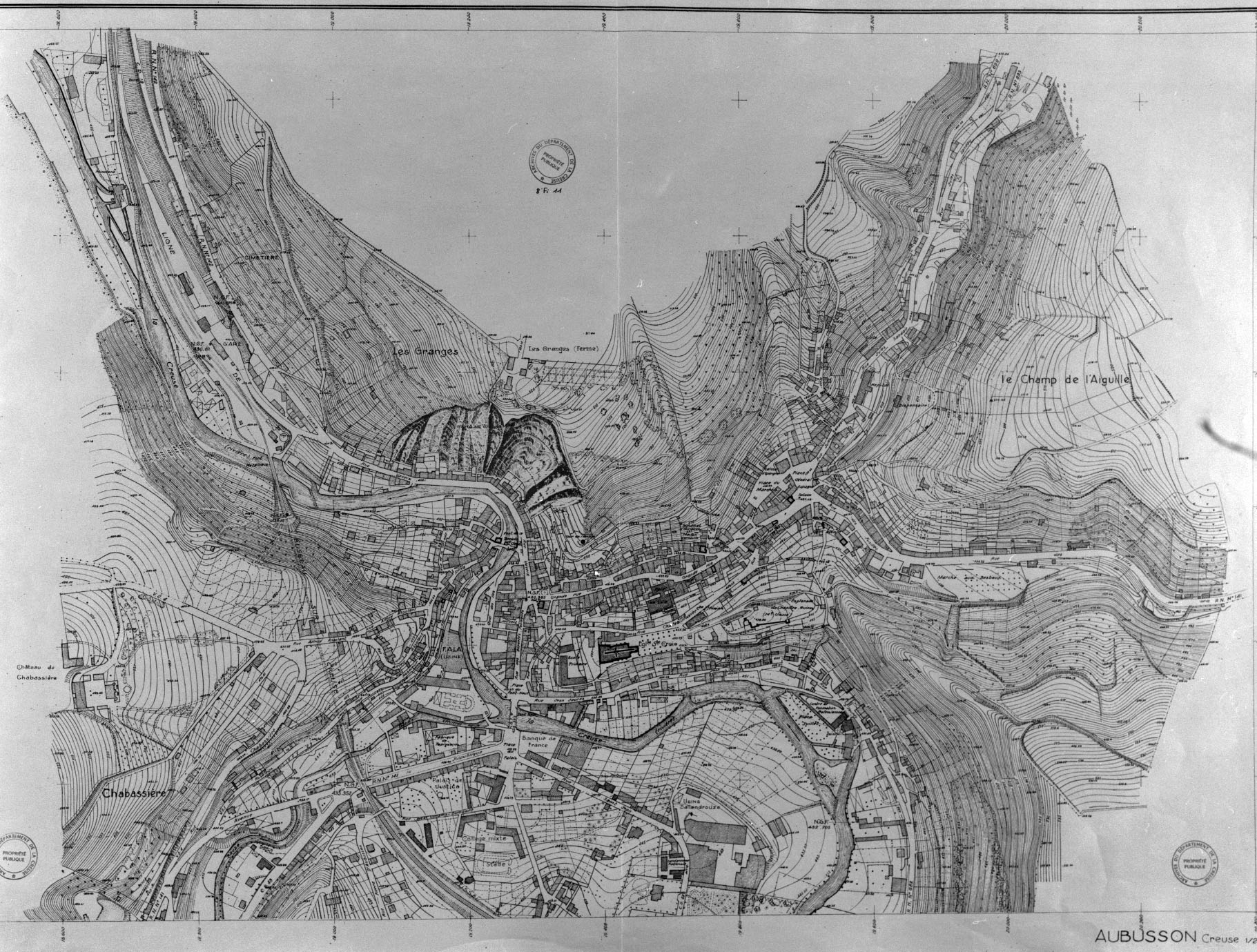 Plan de la commune d'Aubusson, dressé en 1949 par le Ministère de la Reconstruction et de l'Urbanisme (AC Aubusson) : on y distingue, au nord de la gare de chemin de fer, les bâtiments de la minoterie Boissy.