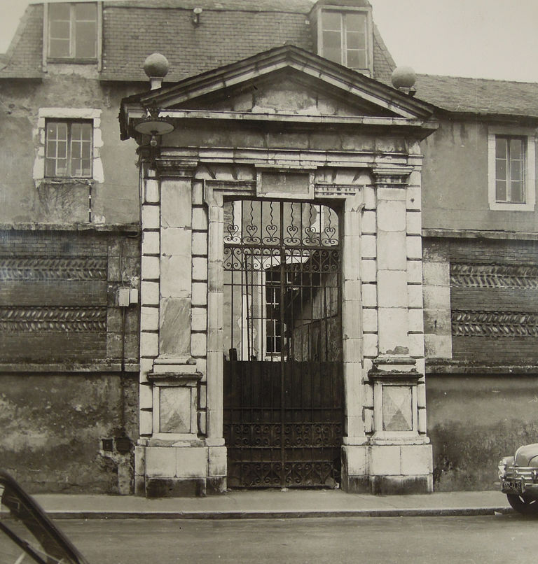 Ancienne entrée de l'établissement datant de 1766, ici en 1955.