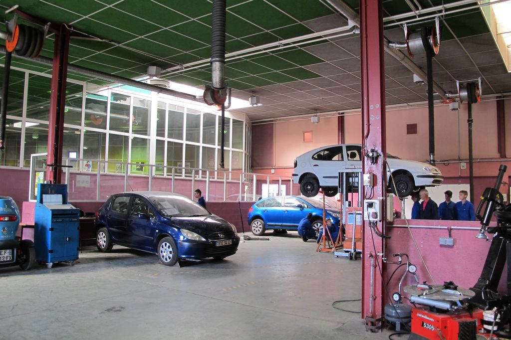Atelier maintenance des véhicules.