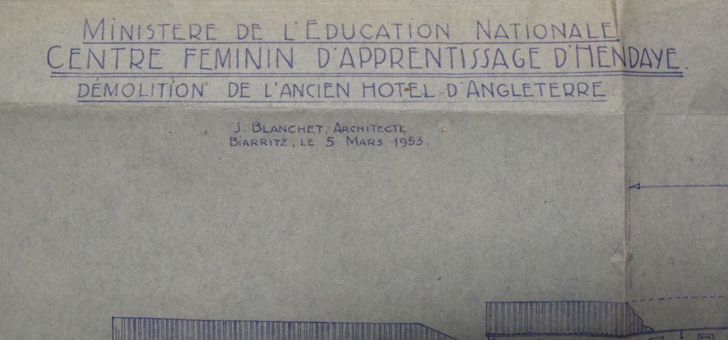 Détail du plan de l'ancien hôtel d'Angleterre sur l'emplacement duquel doit être construit le Centre d'apprentissage d'Hendaye, J. Blanchet, Biarritz le 5 mars 1953. (Coll. lycée)