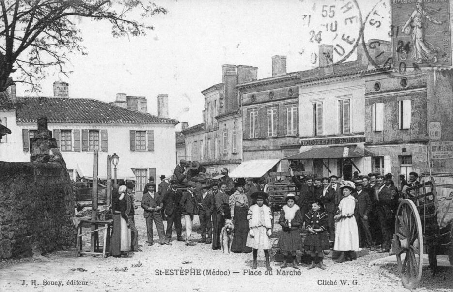 Carte postale, début 20e siècle (collection particulière) : Place du Marché.