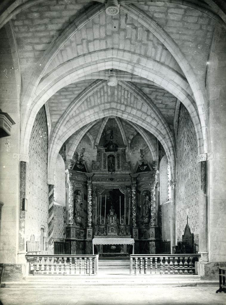 Vue du chœur. Cliché Raymond Labat, Dax, milieu 20e siècle (Inventaire régional d'Aquitaine).