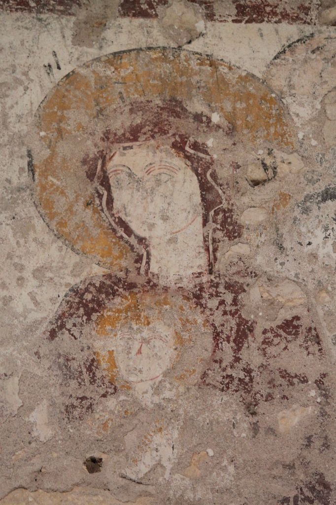 Nef, mur sud-ouest : peinture murale de l'Adoration des mages, détail de la Vierge à l'enfant.
