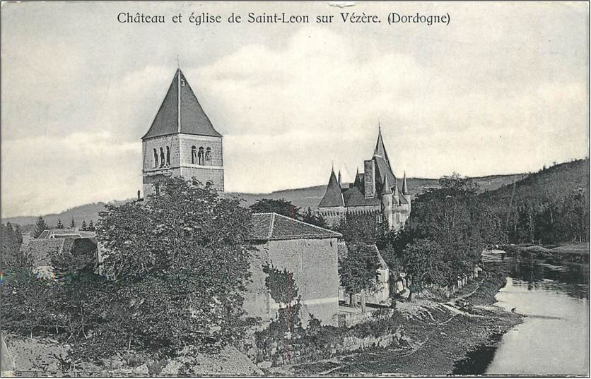 Vue au nord-ouest du bourg de Saint-Léon-sur-Vézère, vers 1900. Carte postale.