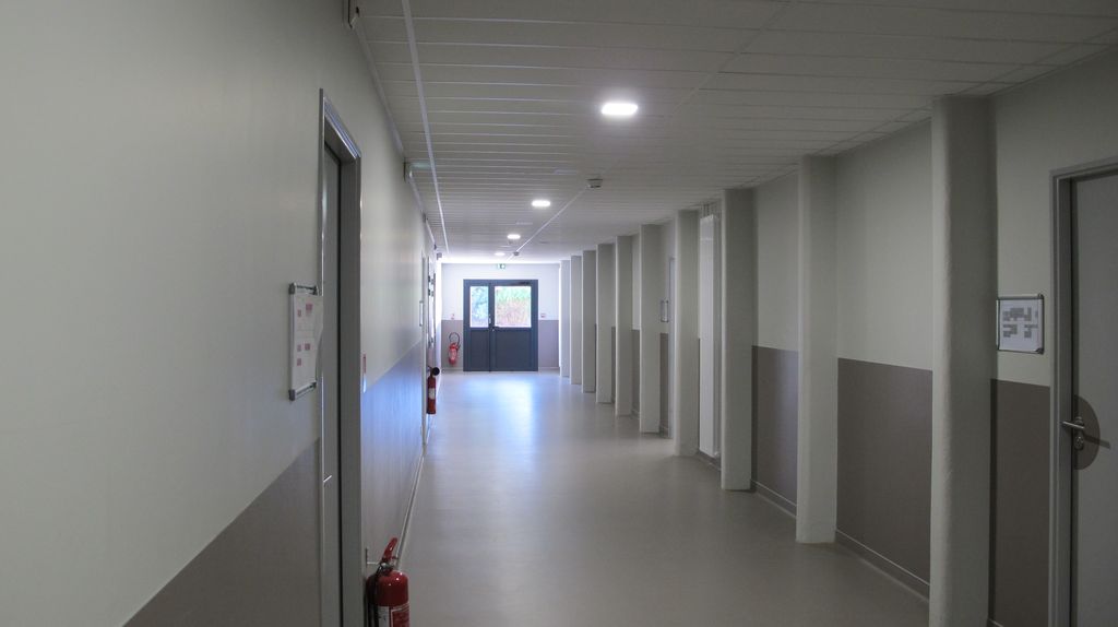 Couloir du bâtiment de l'enseignement général.